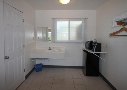 Redwood Inn - image 25