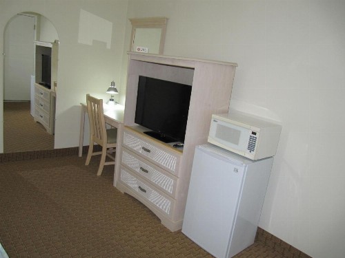 Redwood Inn - image 33