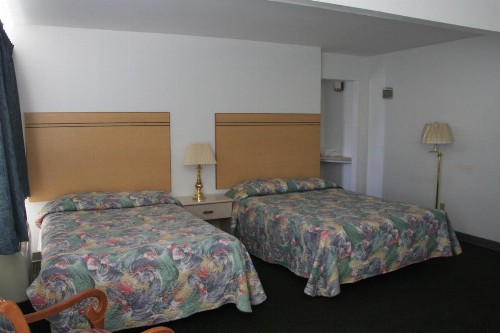 Redwood Inn - image 34