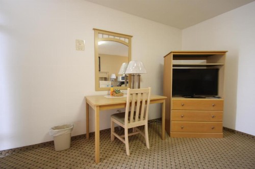 Redwood Inn - image 36