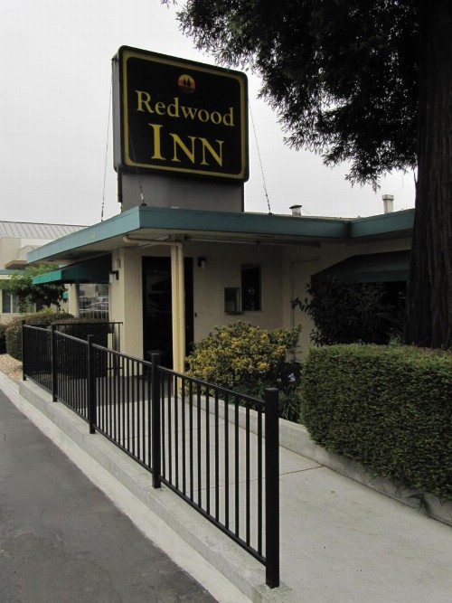 Redwood Inn - image 37