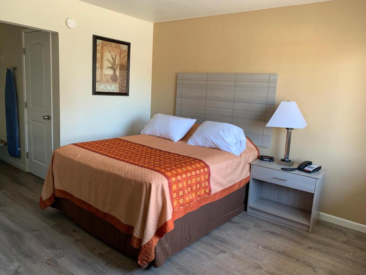 Redwood Inn - image 4
