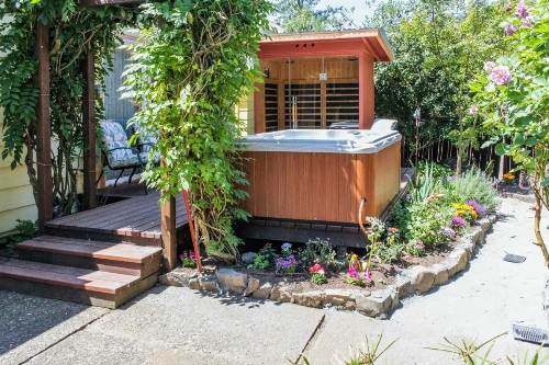 Hummingbird Garden Retreat - image 11
