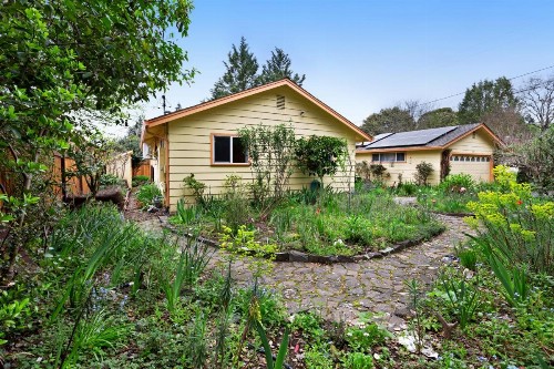 Hummingbird Garden Retreat - image 6