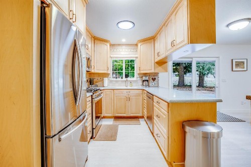 Holly Oak Manor - image 9