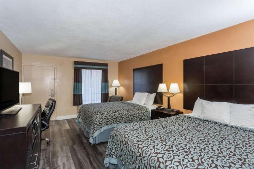Days Inn by Wyndham Sarasota Bay - image 10
