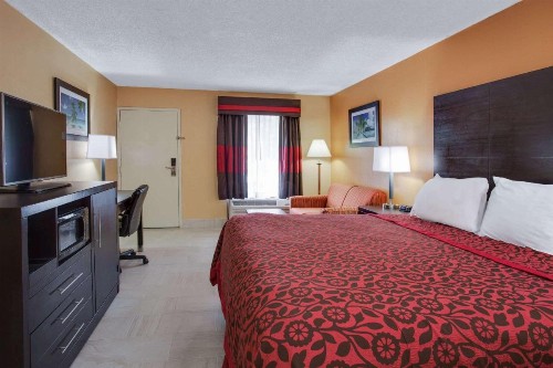 Days Inn by Wyndham Sarasota Bay - image 14