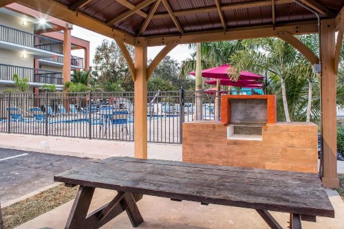 Days Inn by Wyndham Sarasota Bay - image 17