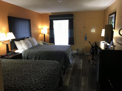Days Inn by Wyndham Sarasota Bay - image 21
