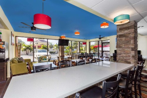 Days Inn by Wyndham Sarasota Bay - image 4