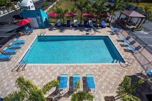 Days Inn by Wyndham Sarasota Bay - image 5