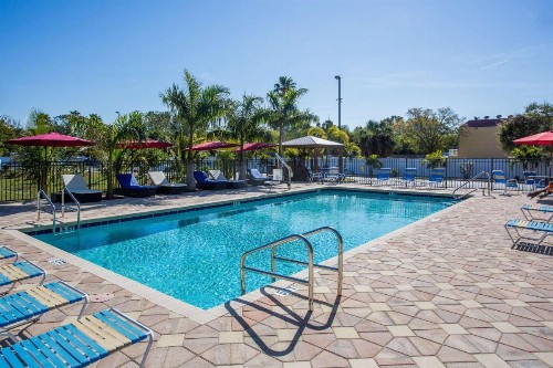 Days Inn by Wyndham Sarasota Bay - image 6