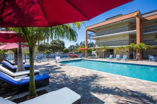 Days Inn by Wyndham Sarasota Bay - image 7
