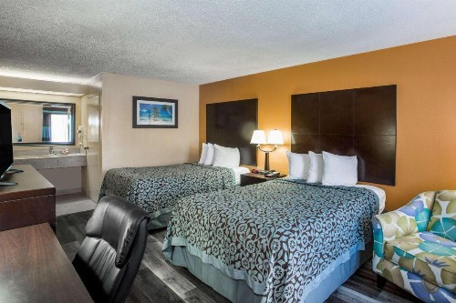 Days Inn by Wyndham Sarasota Bay - image 9