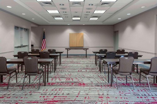 Hilton Garden Inn Sarasota-Bradenton Airport - image 16