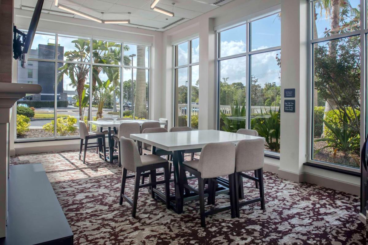 Hilton Garden Inn Sarasota-Bradenton Airport - image 4