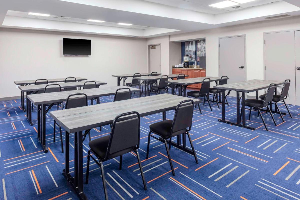 Hampton Inn Sarasota I-75 Bee Ridge - image 7