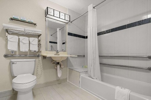 Quality Inn Sarasota I-75 - image 11