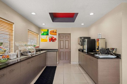 Quality Inn Sarasota I-75 - image 13