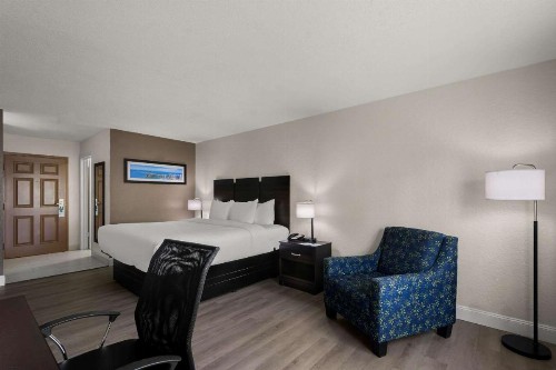 Quality Inn Sarasota I-75 - image 2