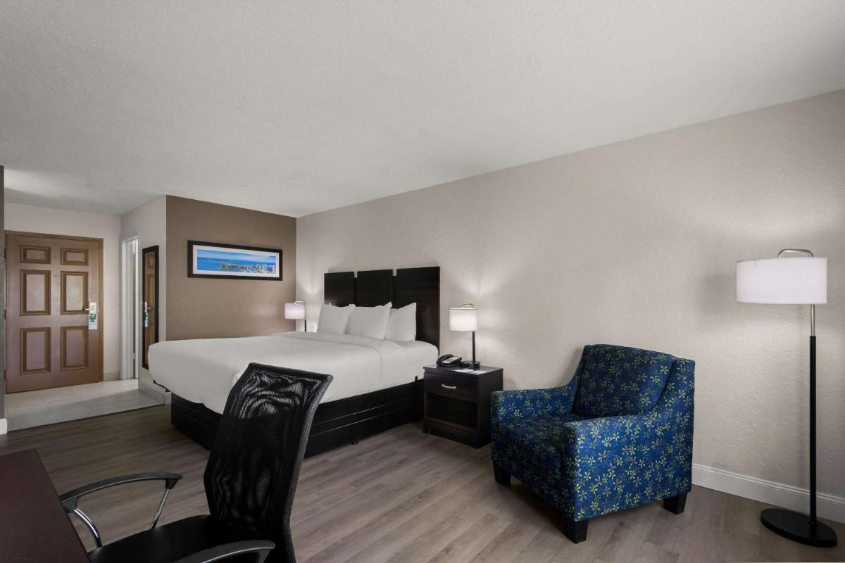 Quality Inn Sarasota I-75 - image 2