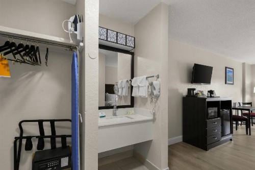 Quality Inn Sarasota I-75 - image 26