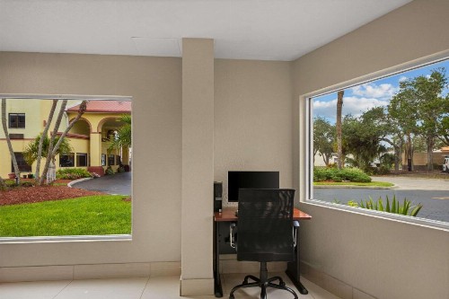 Quality Inn Sarasota I-75 - image 29