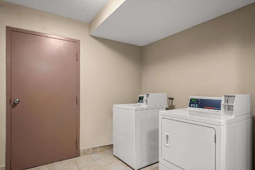 Quality Inn Sarasota I-75 - image 31