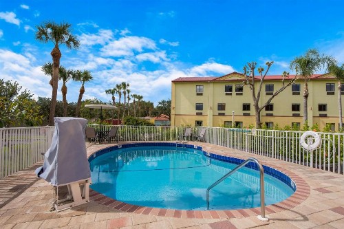 Quality Inn Sarasota I-75 - image 5