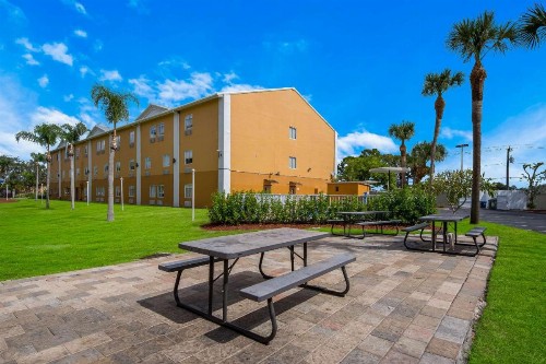 Quality Inn Sarasota I-75 - image 7
