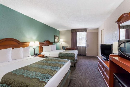 Baymont by Wyndham Sarasota - image 17