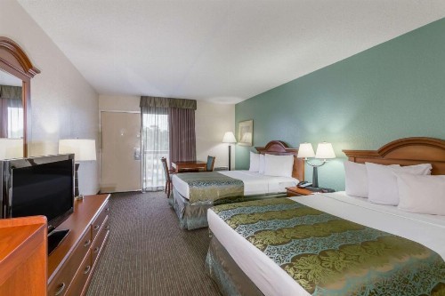 Baymont by Wyndham Sarasota - image 20