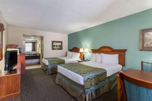 Baymont by Wyndham Sarasota - image 31