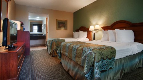 Baymont by Wyndham Sarasota - image 36