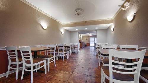 Baymont by Wyndham Sarasota - image 7
