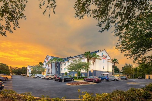 Fairfield Inn & Suites Sarasota Lakewood Ranch - image 2