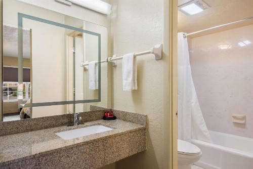 SureStay Hotel by Best Western Sarasota North - image 33