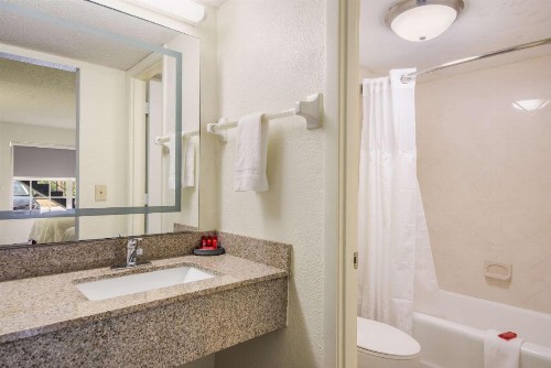 SureStay Hotel by Best Western Sarasota North - image 6
