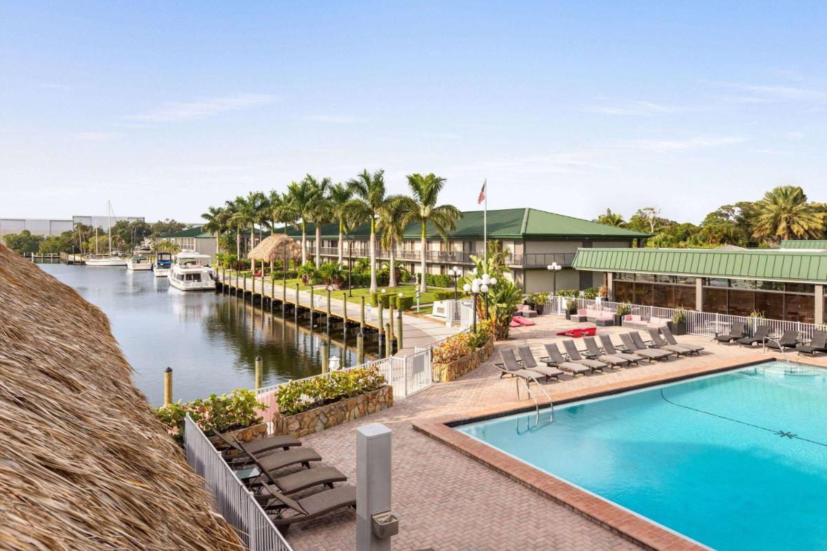 Ramada by Wyndham Sarasota Waterfront - main image