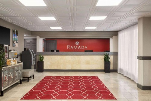 Ramada by Wyndham Sarasota Waterfront - image 11