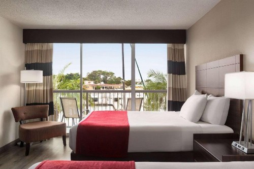 Ramada by Wyndham Sarasota Waterfront - image 17