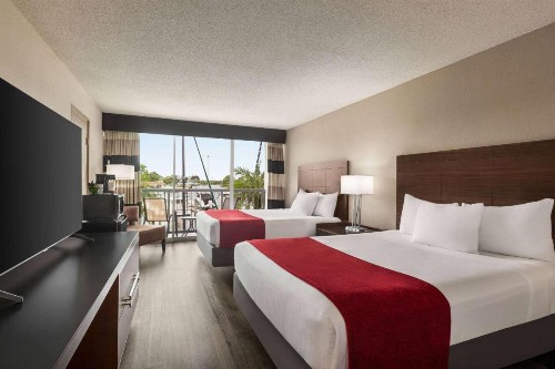 Ramada by Wyndham Sarasota Waterfront - image 20