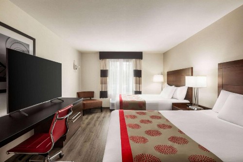 Ramada by Wyndham Sarasota Waterfront - image 28