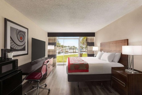 Ramada by Wyndham Sarasota Waterfront - image 35