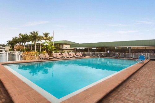 Ramada by Wyndham Sarasota Waterfront - image 43