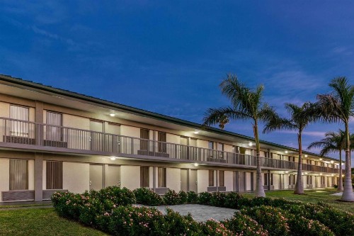 Ramada by Wyndham Sarasota Waterfront - image 45