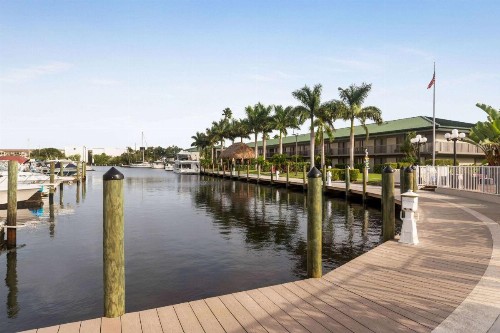 Ramada by Wyndham Sarasota Waterfront - image 5