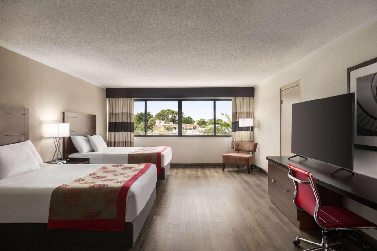 Ramada by Wyndham Sarasota Waterfront - image 6