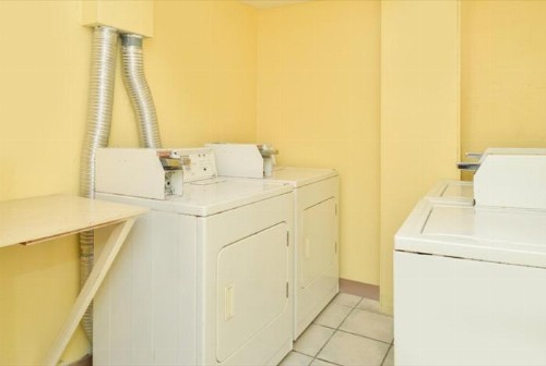 Americas Best Value Inn Sarasota - image 18