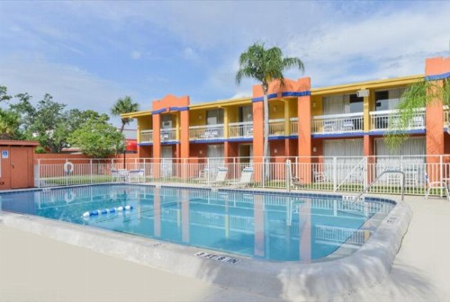 Americas Best Value Inn Sarasota - image 21